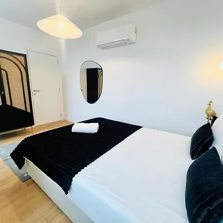 Pink House Ii Beautiful 2 Bedroom Flat In City Center Lisbon