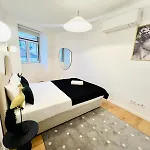 Daire Pink House Ii Beautiful 2 Bedroom Flat In City Center