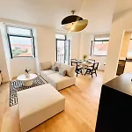 Daire Pink House Ii Beautiful 2 Bedroom Flat In City Center Lisboa